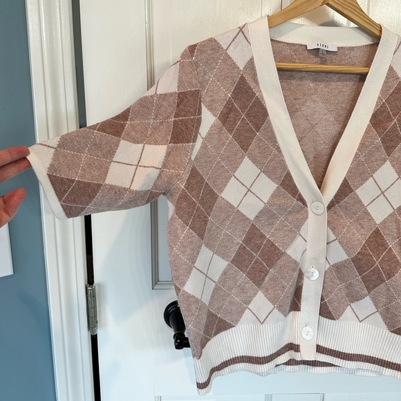 Sioni Argyle Cardigan - Picture 2 of 6